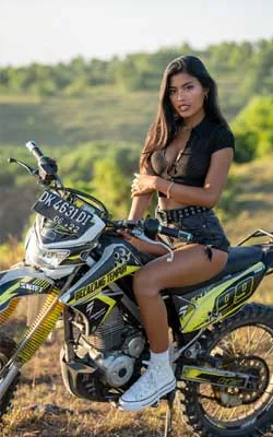 Call Girls in Elite Bund Garden